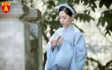 Thiếu nữ Hà Nội đẹp dịu dàng với áo dài cổ phục Việt Nam
